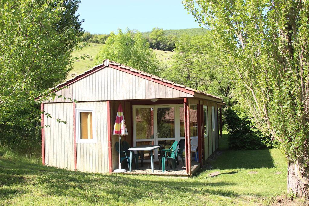 Causses & Vallees Vacances Otel Saint-Georges-de-Luzençon Oda fotoğraf